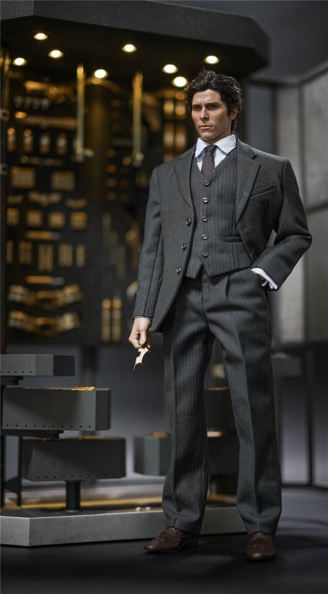 ブルース・ウェイン バットマン カスタム品 1/6 ボディ付き 全身 ブルース・ウェイン バットマン カスタム品 1/6 ボディ付き 全身