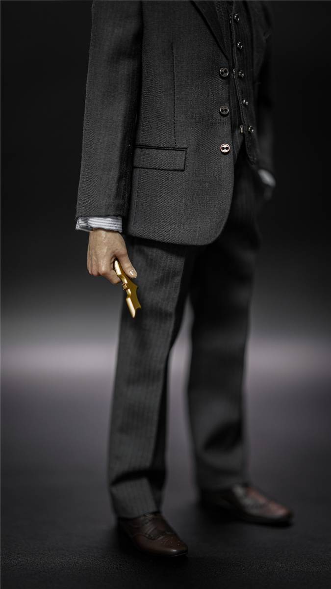 ブルース・ウェイン バットマン カスタム品 1/6 ボディ付き 全身 ブルース・ウェイン バットマン カスタム品 1/6 ボディ付き 全身