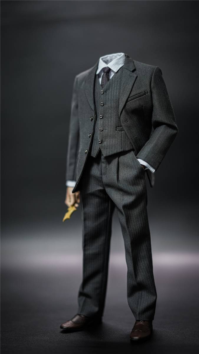 ブルース・ウェイン バットマン カスタム品 1/6 ボディ付き 全身 ブルース・ウェイン バットマン カスタム品 1/6 ボディ付き 全身