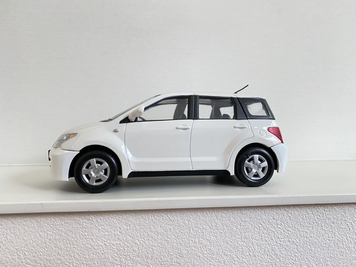 ★送料込み★トヨタ 初代イスト ist 1/24 カラーサンプル 色見本 非売品 ミニカー 056 ホワイト NCP60 白 TOYOTA