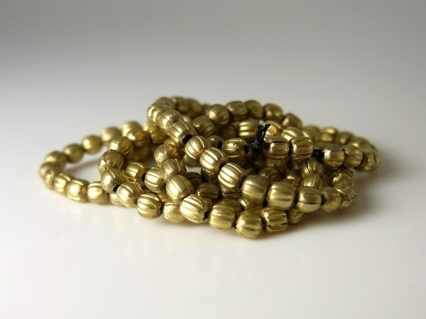 * delicate brass beads... small bead. molasses . sphere 2.5mm diameter * brass beads tonbodama 