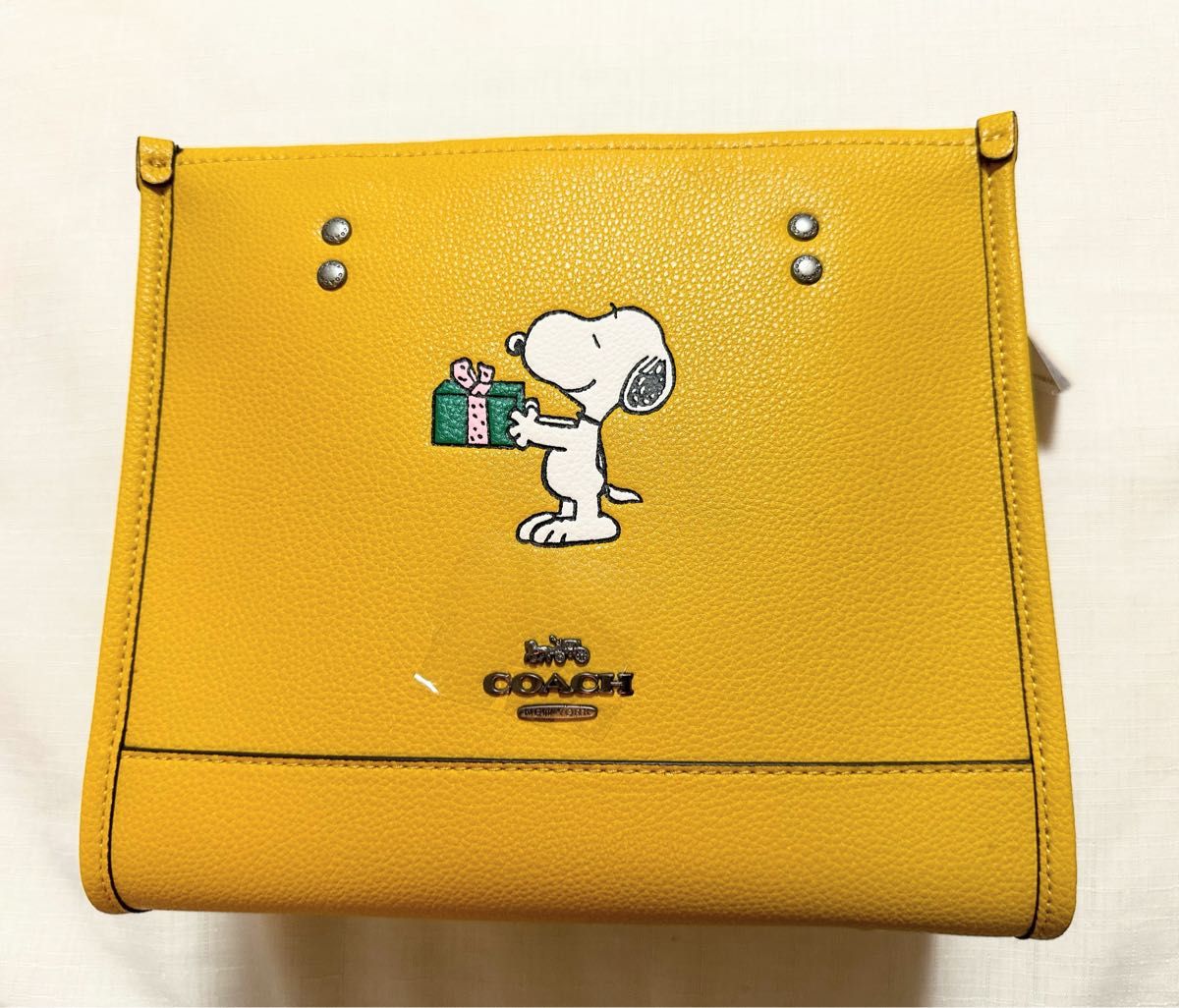 新品COACH X PEANUTS】デンプシー トート 22・スヌーピー