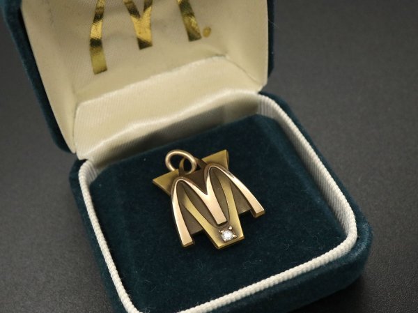 80s Vintage box attaching McDONALD\'S McDonald's 10K Gold Phil do Award souvenir Logo arch pendant JOSTENS Ad ba Thai Gin g