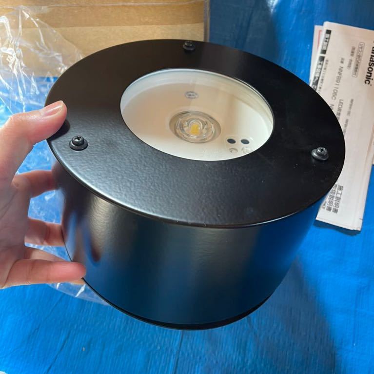 パナソニック NNFB91105C LED非常用照明器具 防湿型・防雨型 天井直付