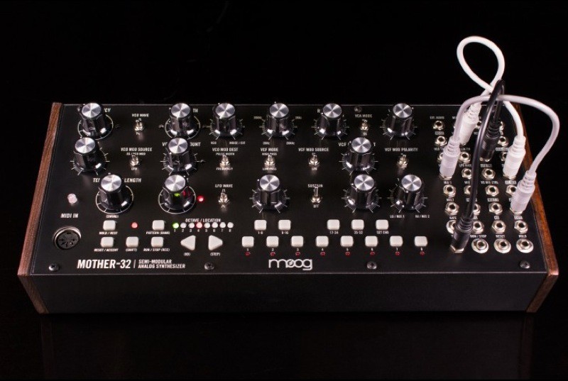 MOOG Mother-32 セミモジュラーシンセサイザー | calidaria.com