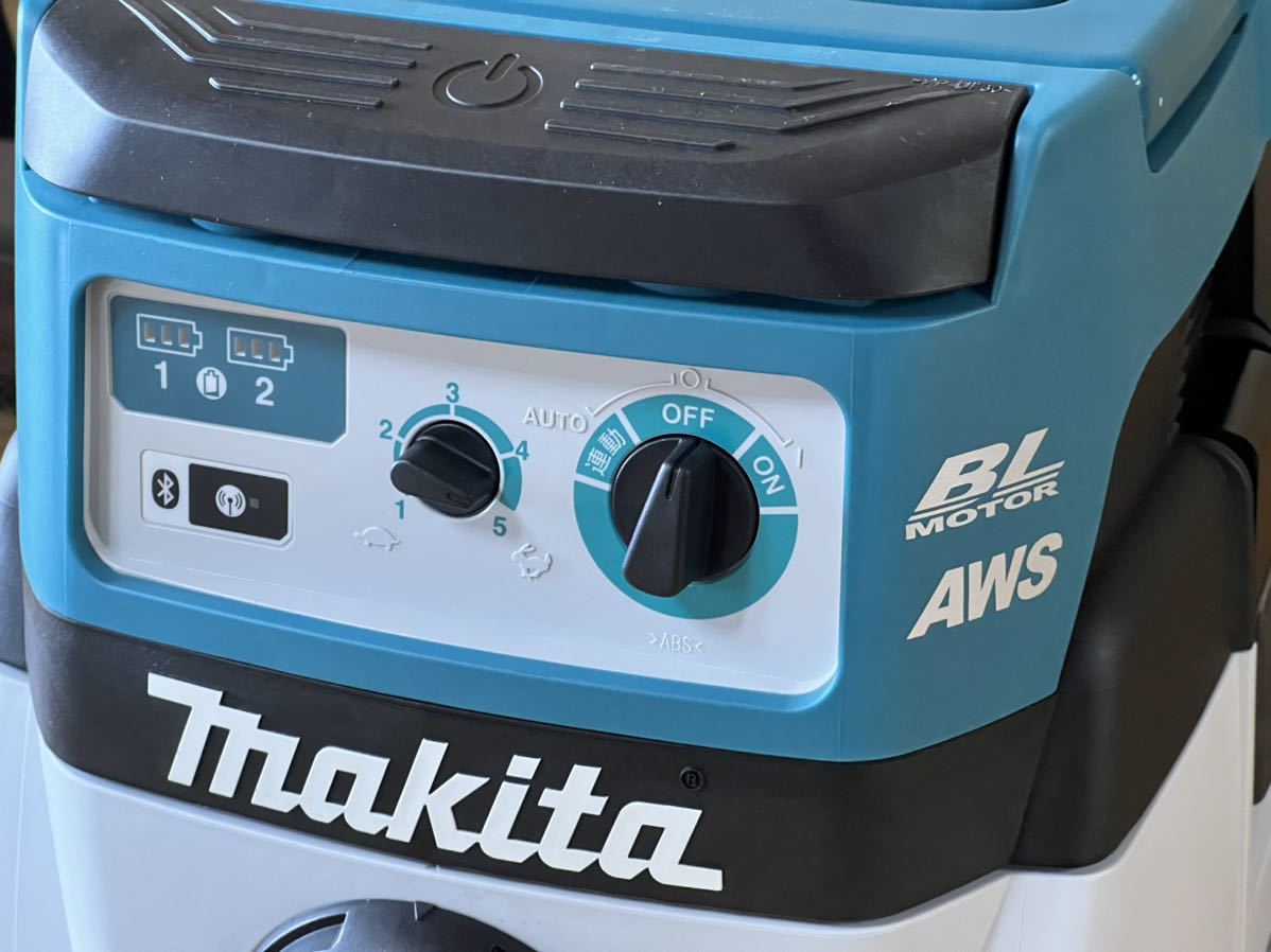 【超美品】【送料無料】VC867D マキタ makita 充電式集じん機 無線連動対応