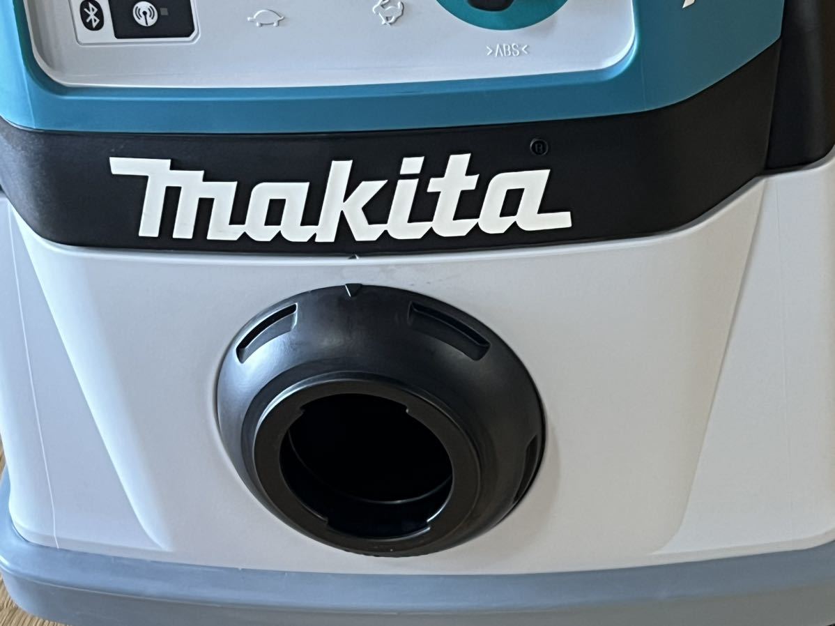 【超美品】【送料無料】VC867D マキタ makita 充電式集じん機 無線連動対応