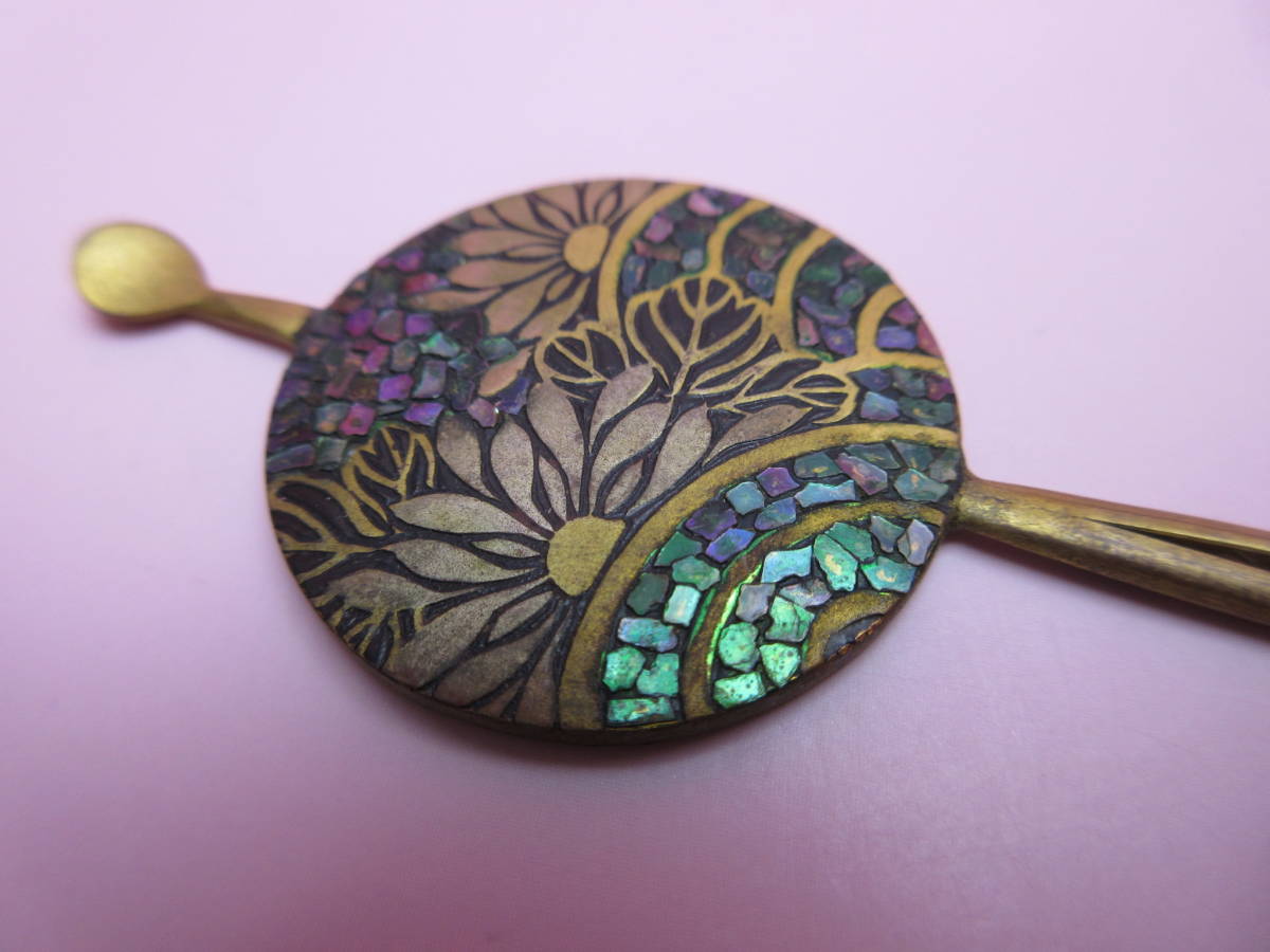 RK135!! gold . mother-of-pearl flower pattern .!! kimono small articles Japanese style kimono era thing antique ornamental hairpin ....