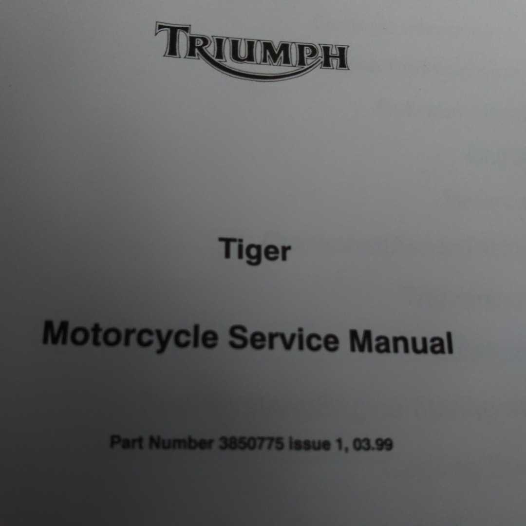 トライアンフ 英語版サービスマニュアル TIGER　タイガー　整備書　翻訳アプリで楽に文字変換　TRIUMPH 当時物　1999_画像6