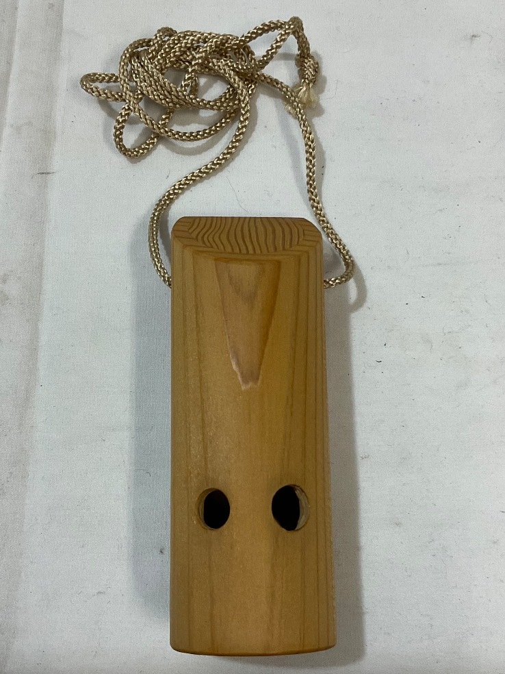 u47794 whistle wooden used * postage nationwide equal 520 jpy *
