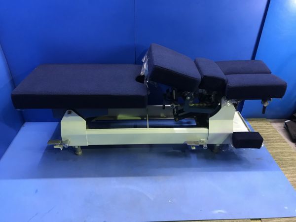 岩崎製作所 】カイロベッド【 Kマスターモデル 705N 】整骨院 岩崎製作所 】カイロベッド【 Kマスターモデル 705N 】整骨院