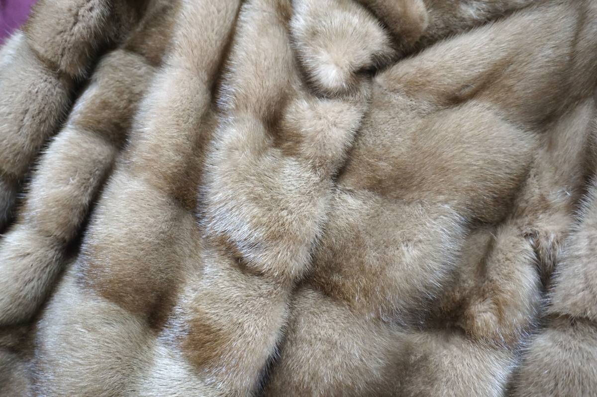 YVES SALOMON イヴ サロモンの ミンク素材で創られた 柔らかなカラートーン 毛皮ファー コートです。とても綺麗です。”10825_画像2