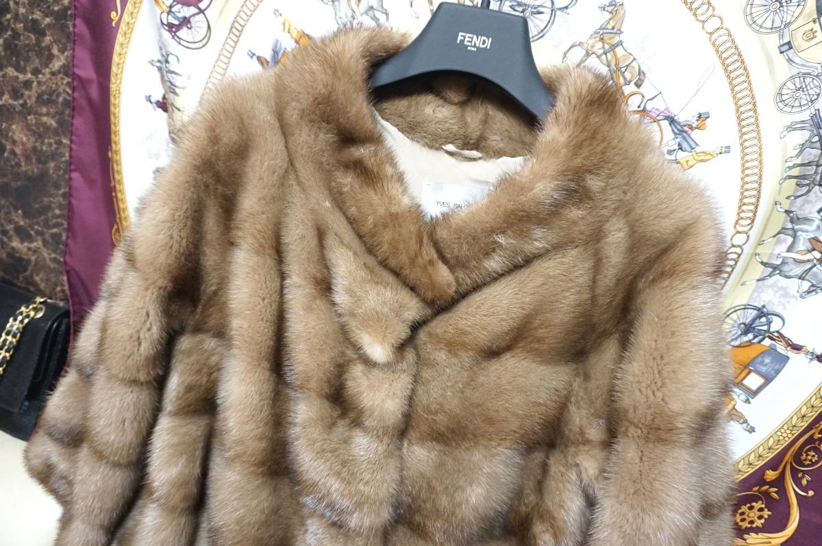 YVES SALOMON イヴサロモンの ミンク素材で創られた 柔らかなカラートーン 毛皮ファー コートです とても綺麗です ”10825