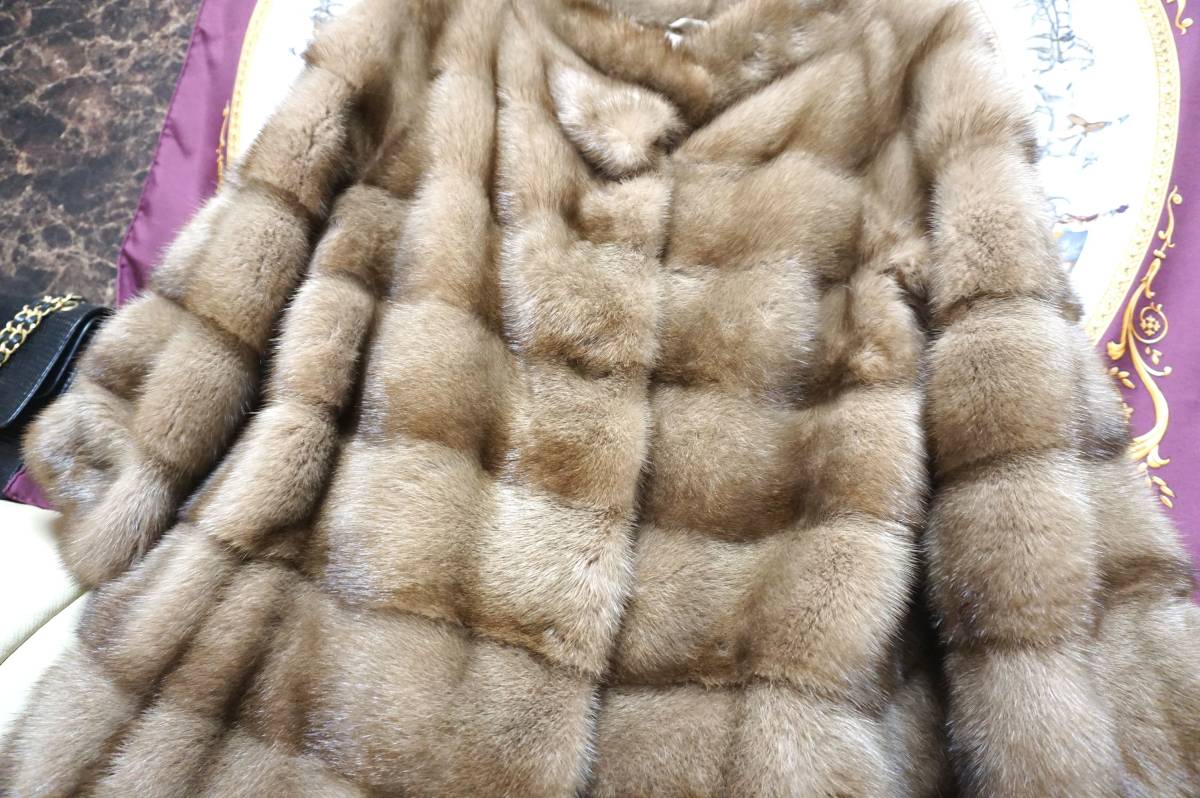YVES SALOMON イヴ サロモンの ミンク素材で創られた 柔らかなカラートーン 毛皮ファー コートです。とても綺麗です。”10825_画像4