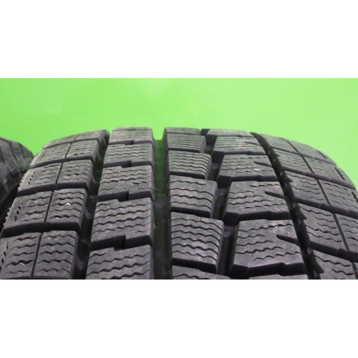 極上中古スタッドレス185/65R15ダンロップ4本セット 最低価格の 49.0