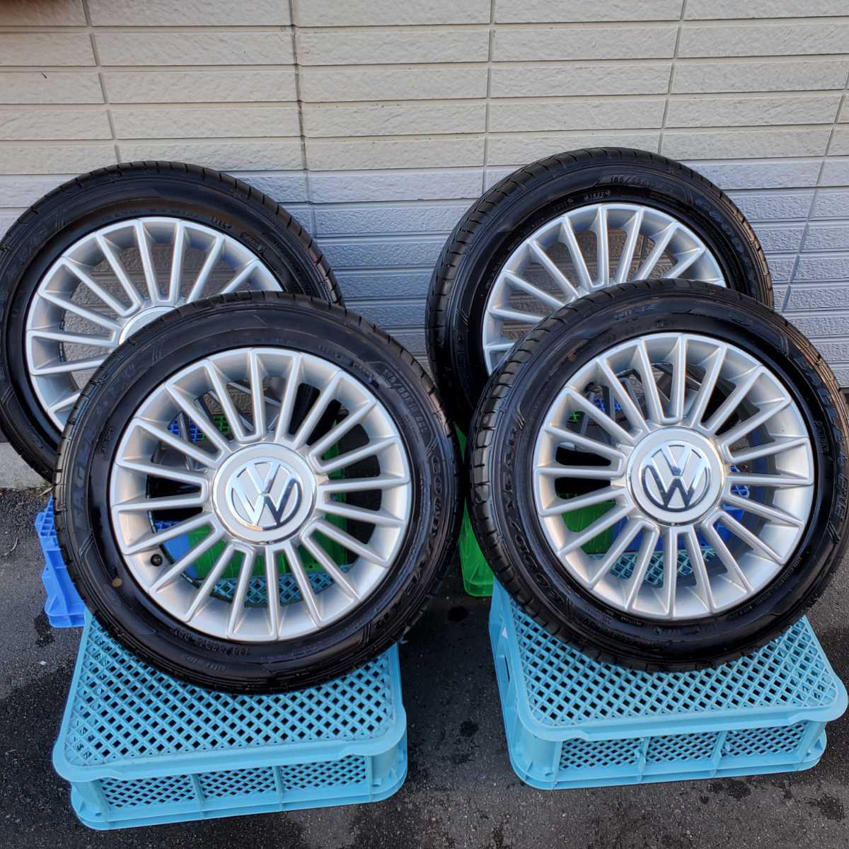 フォルクスワーゲン VW UP! 純正ホイール 15インチ 5.5J +41 PCD100 4H 2022年製GOODYEAR EAGLE EXE 185/55r15 4本セット_画像1