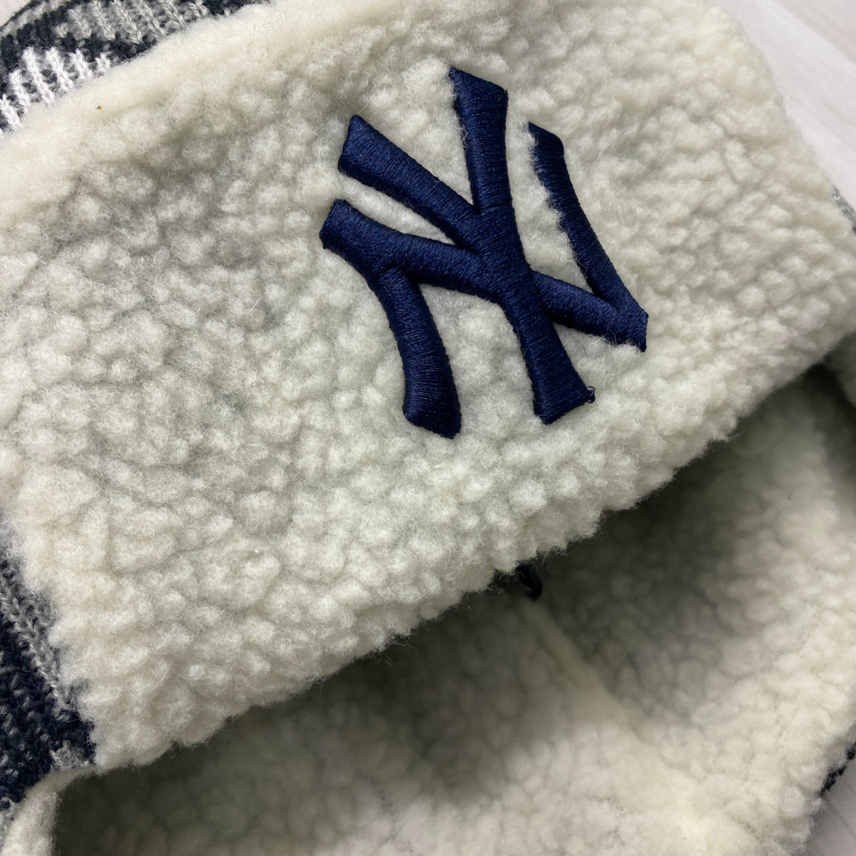 USA限定 NEWERA ニューエラ MLB 公式 NY Yankees ニューヨーク ヤンキース 空軍 トラッパーハット 極暖ボアニット ニット帽 メジャーリーグ_画像3