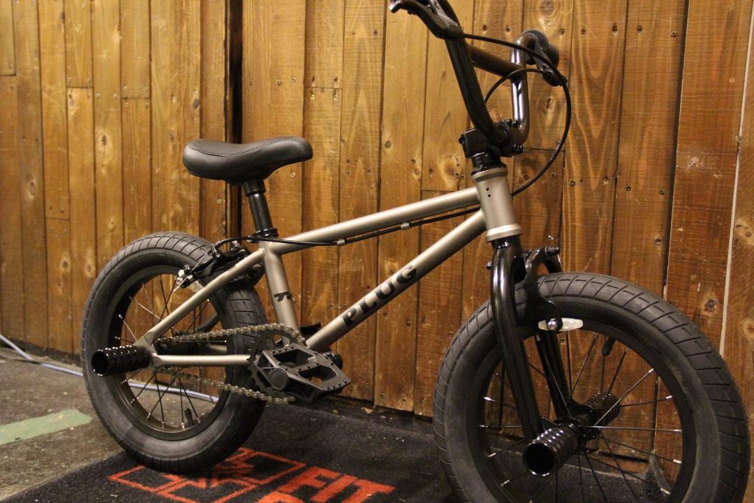  велосипед BMX ребенок 14 дюймовый Kids мотоцикл TNB PLUG 14 FAT MATT GUNMETAL бесплатная доставка новый товар не использовался ребенок тоже останавливается тормозные накладки имеется 