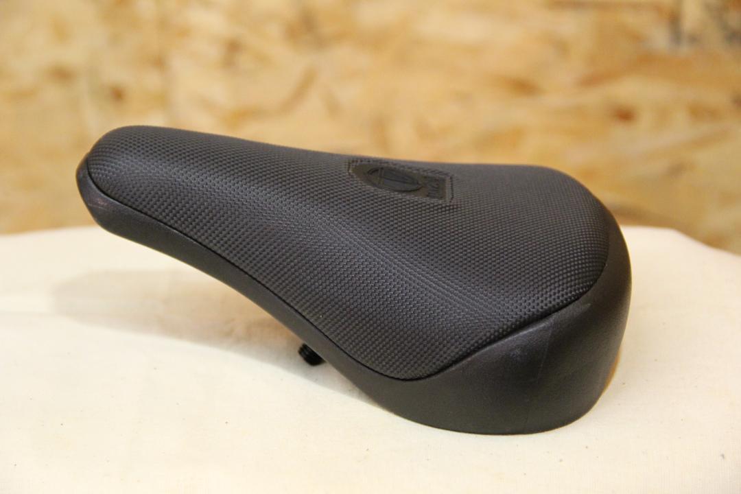 自転車　BMX フラットシート TNB GREED SADDLE BLACK　即決　送料無料　新品未使用_画像5