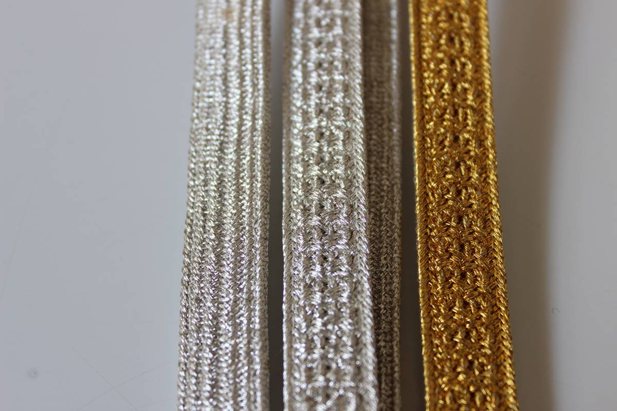 361　帯締め　つづれ織　巾1.2ｃｍ　金色×銀色　結婚式などに　美品　おすすめ_画像3