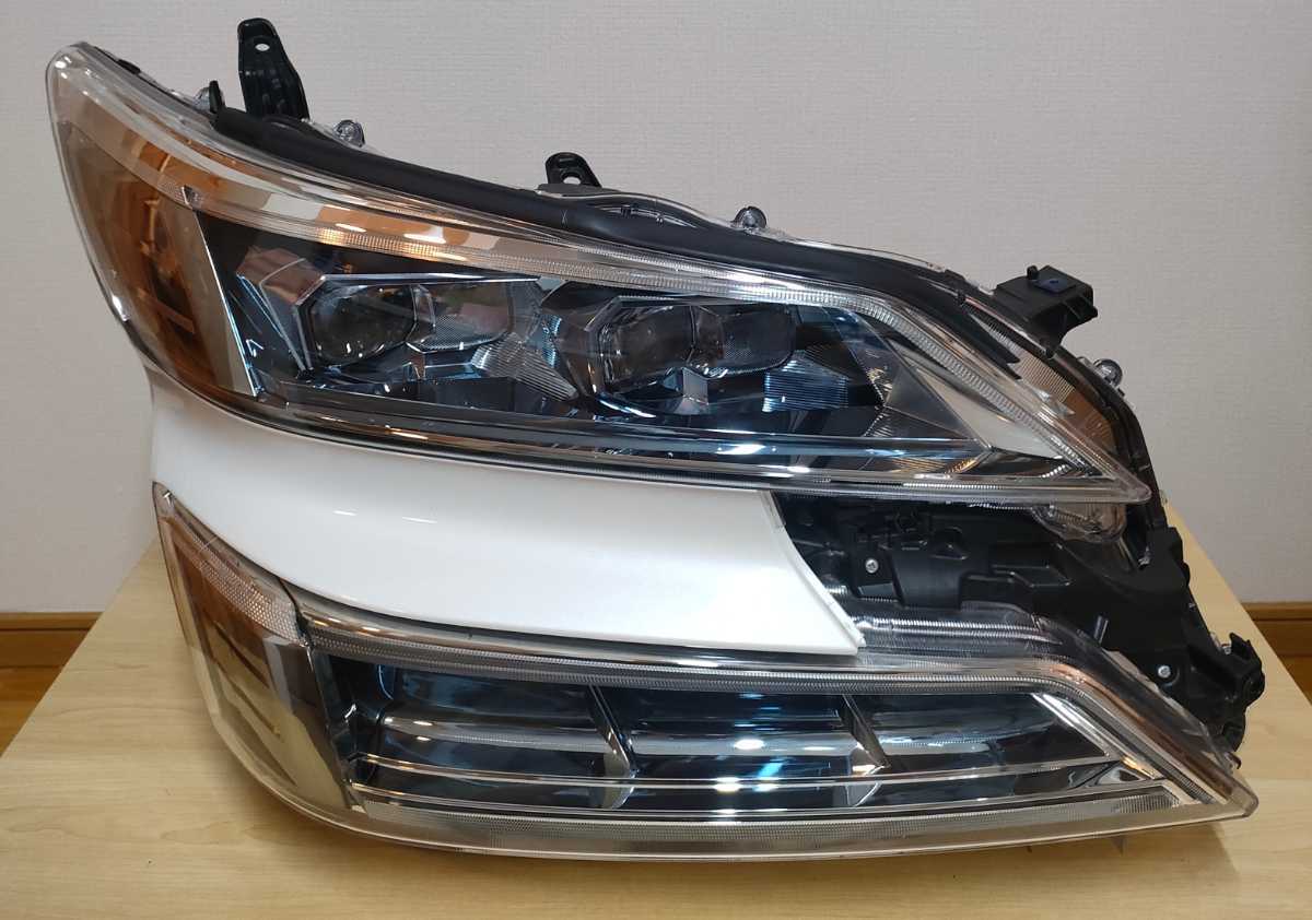 世界の トヨタ ヴェルファイア 右ヘッドランプユニト 81145-58570