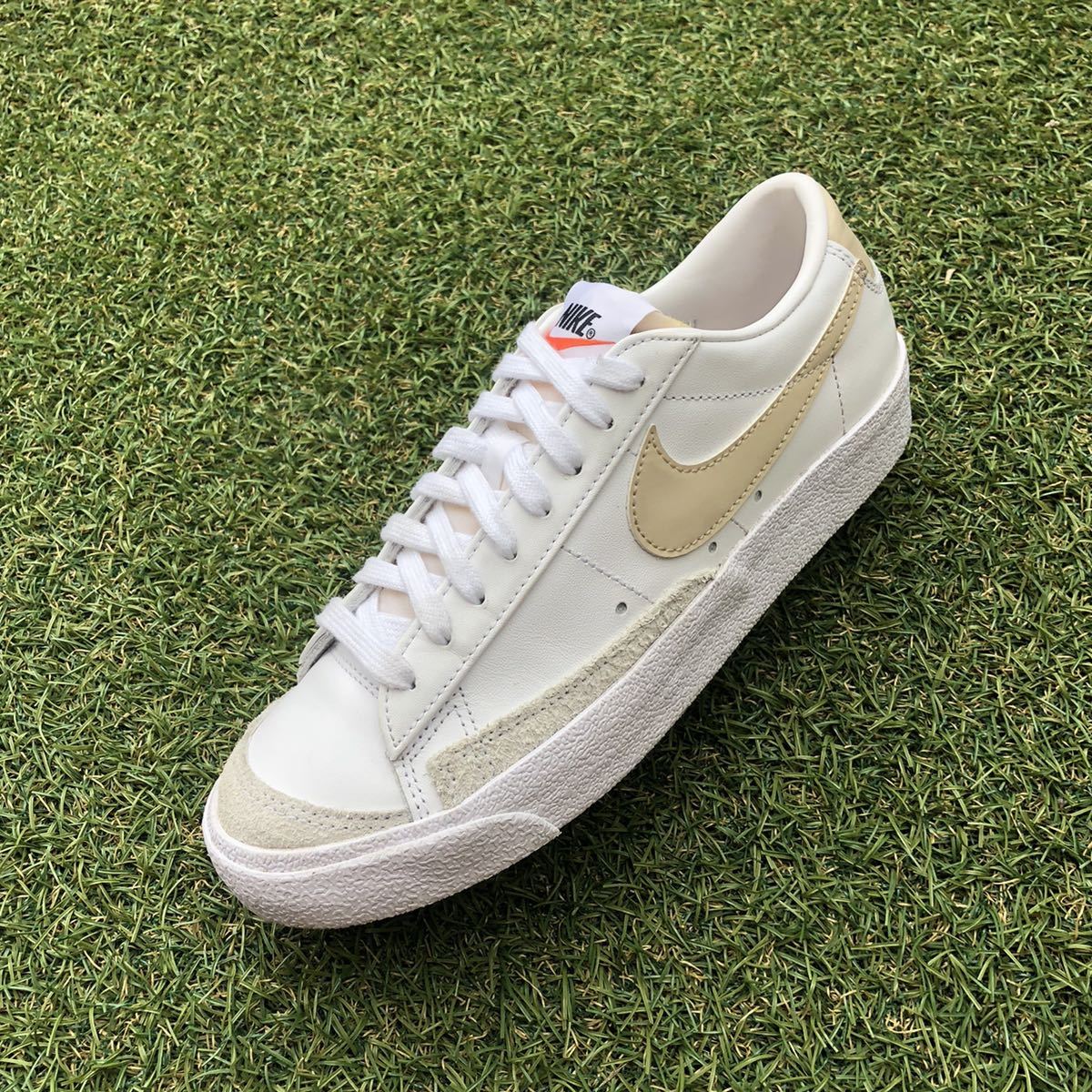 美品24 NIKE BLAZER LOW '77 ナイキ ブレザーロー '77 HT712