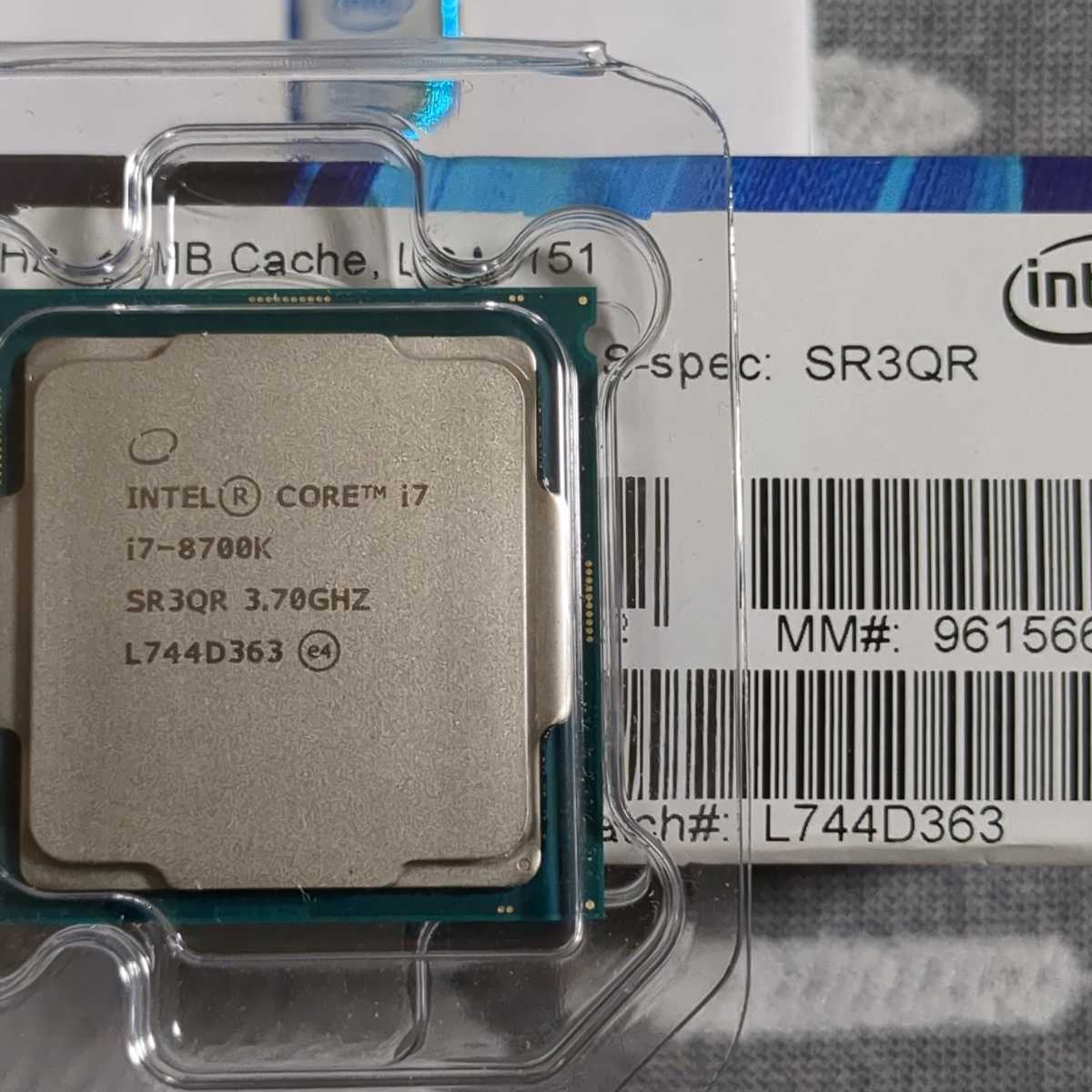 美品 Intel CPU Core i7 8700K 3.7GHz-4.70GHz 12Mキャッシュ 6コア12スレッド LGA1151