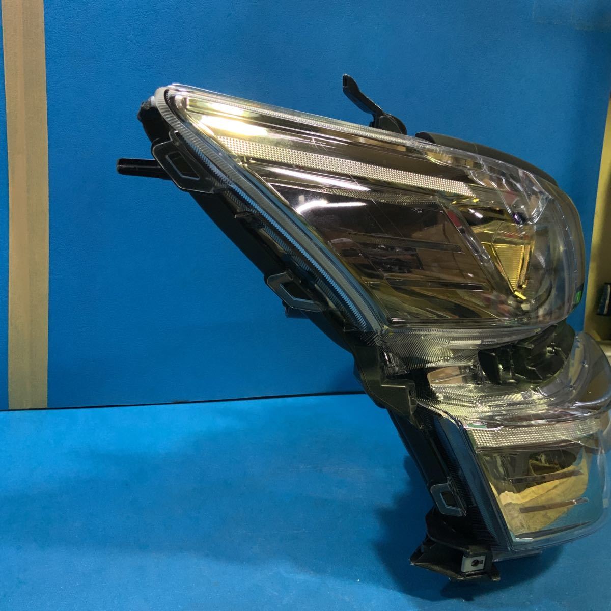 トヨタヴェルファイア 30系 AGH30W 35W GGH30W 35W 3眼 シーケンシャル
