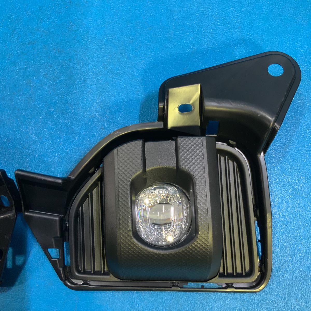 上質で快適 トヨタハイエース200系新型7型4〜6型LEDフォグランプ純正 上質で快適 トヨタハイエース200系新型7型4〜6型LEDフォグランプ純正
