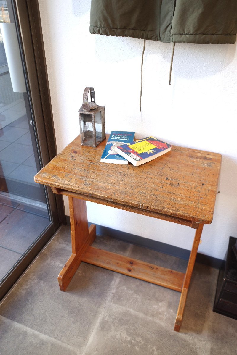 0 pretty wooden. writing desk . chair. set texture (fabric) is good wood grain school kindergarten retro Showa era Vintage old tool. gplus Hiroshima 2212i