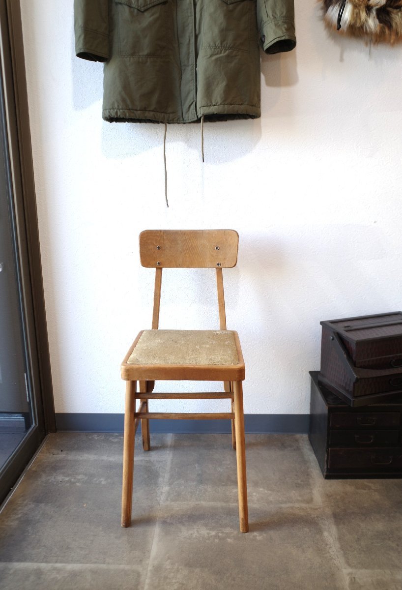 0 pretty wooden. writing desk . chair. set texture (fabric) is good wood grain school kindergarten retro Showa era Vintage old tool. gplus Hiroshima 2212i
