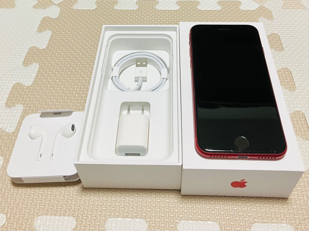 入荷中 iPhone8 箱とイヤホン