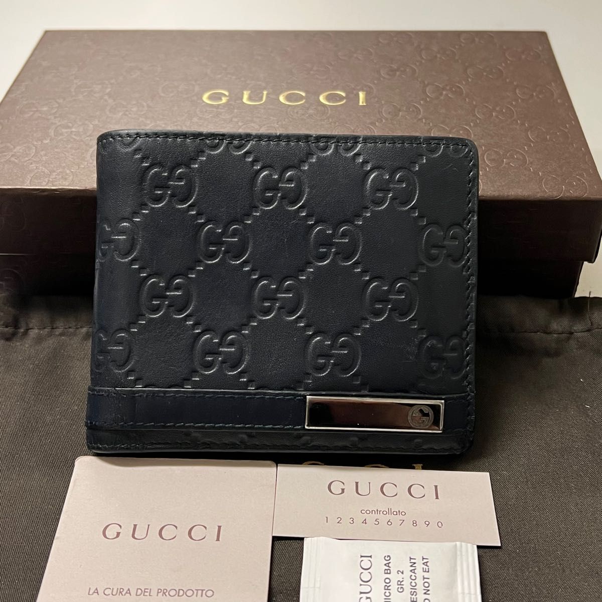 未使用に近い‼️ グッチ GUCCI 財布 二つ折り 折り財布 シグネチャー