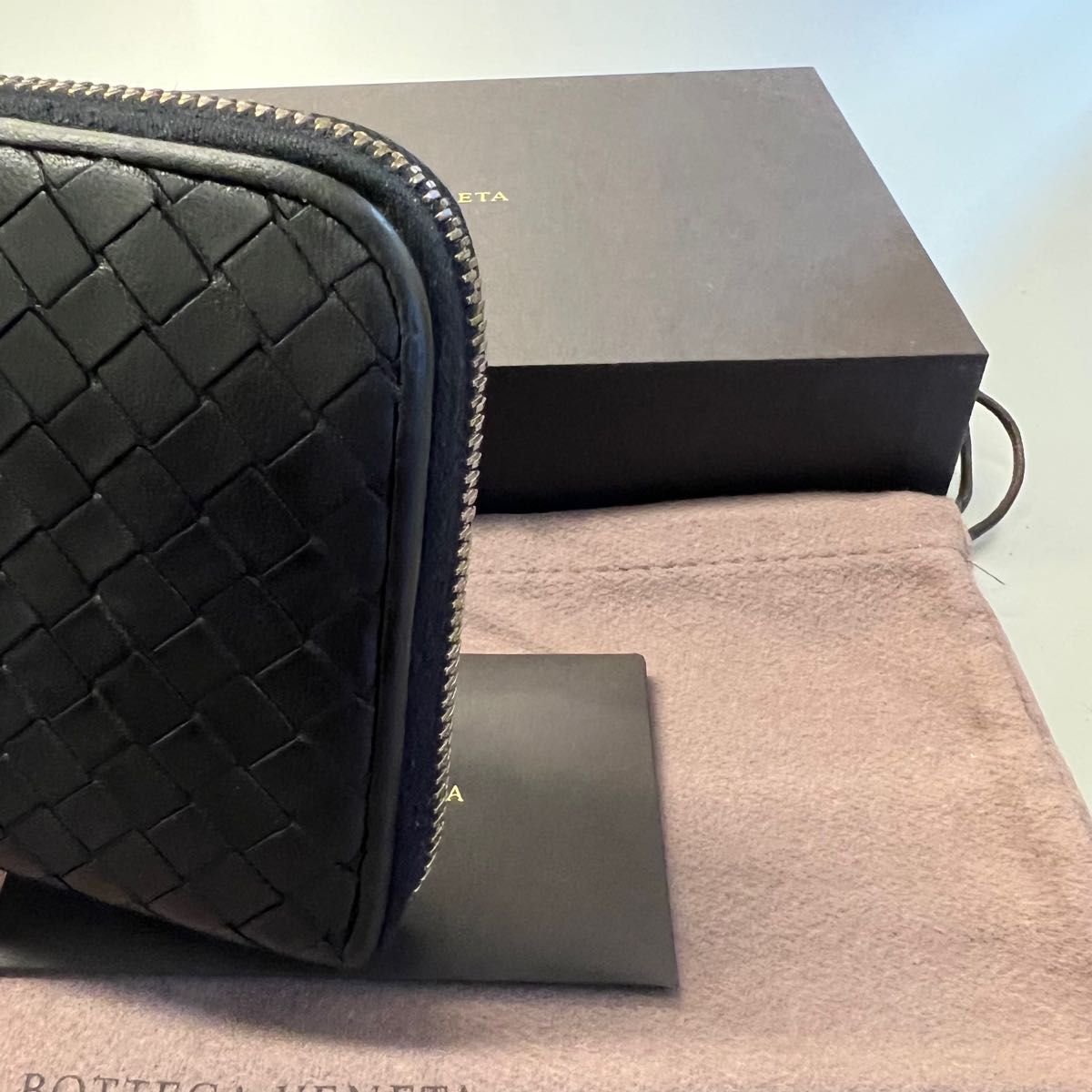 未使用に近い！　ボッテガヴェネタ BOTTEGA VENETA 財布　長財布　イントレチャート　ラウンドファスナー