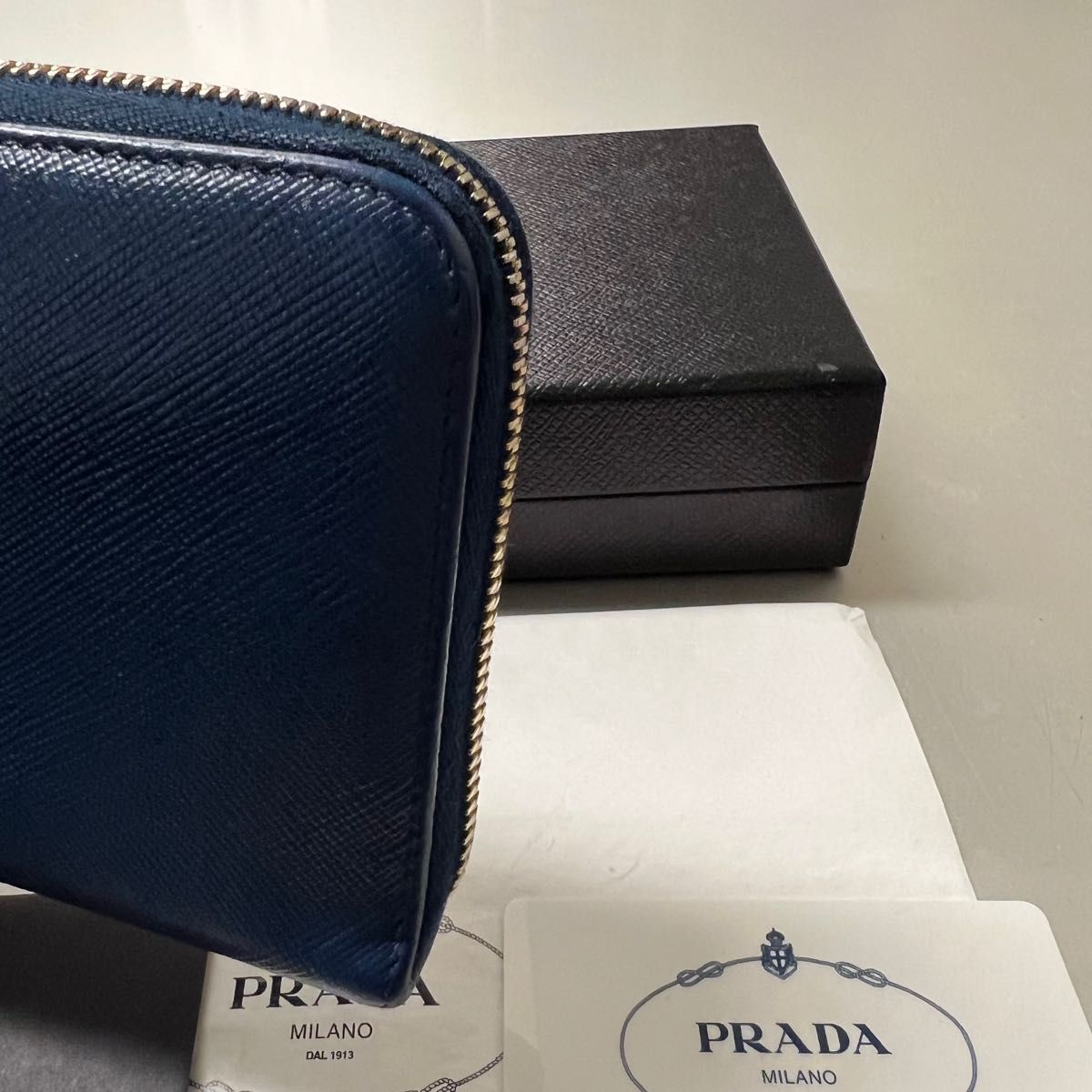 未使用に近い プラダ PRADA 財布 長財布 サフィアーノ ラウンド