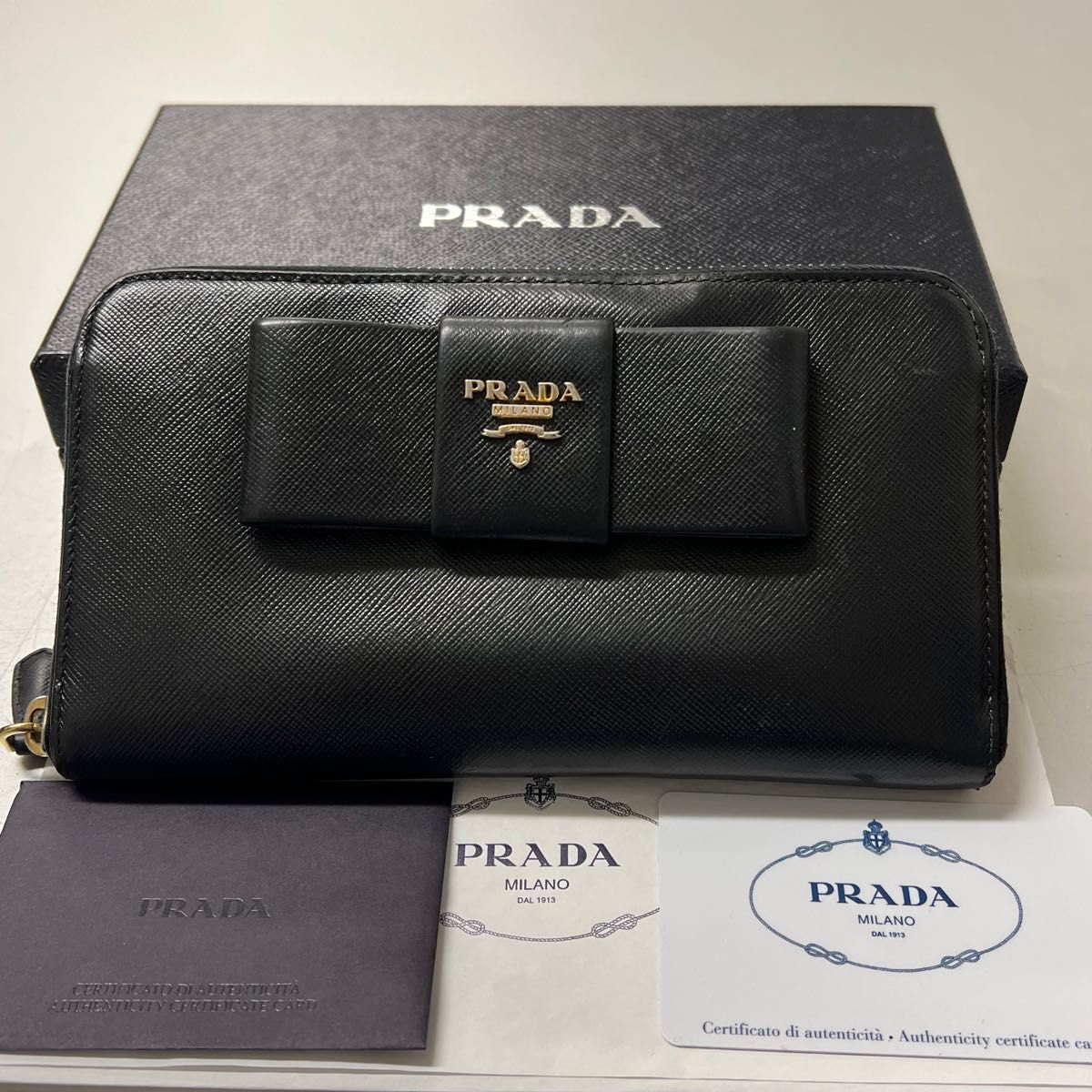 未使用に近い プラダ PRADA 財布 長財布 サフィアーノ リボン ラウンド