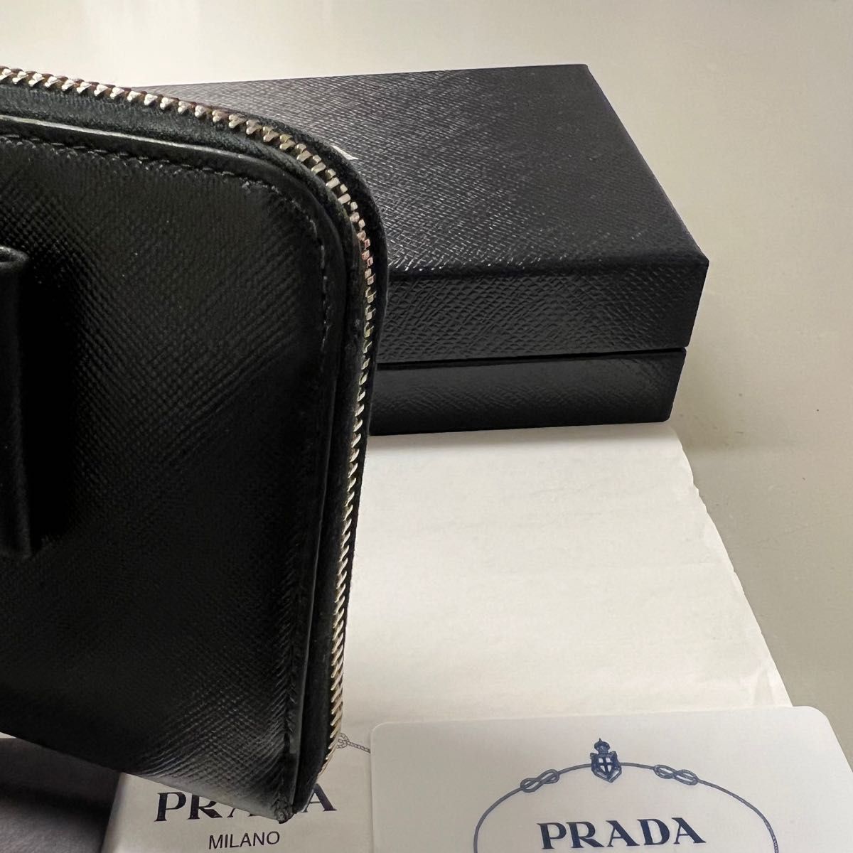 未使用に近い プラダ PRADA 財布 長財布 サフィアーノ リボン ラウンド