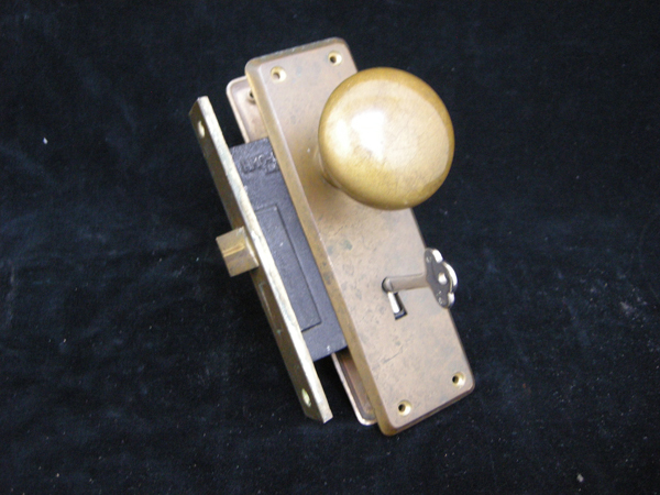 HMC・真鍮製ドアノブ・鍵付き・ノブ直径5.5ｃｍ・昭和レトロ・アンティーク・147629_画像1