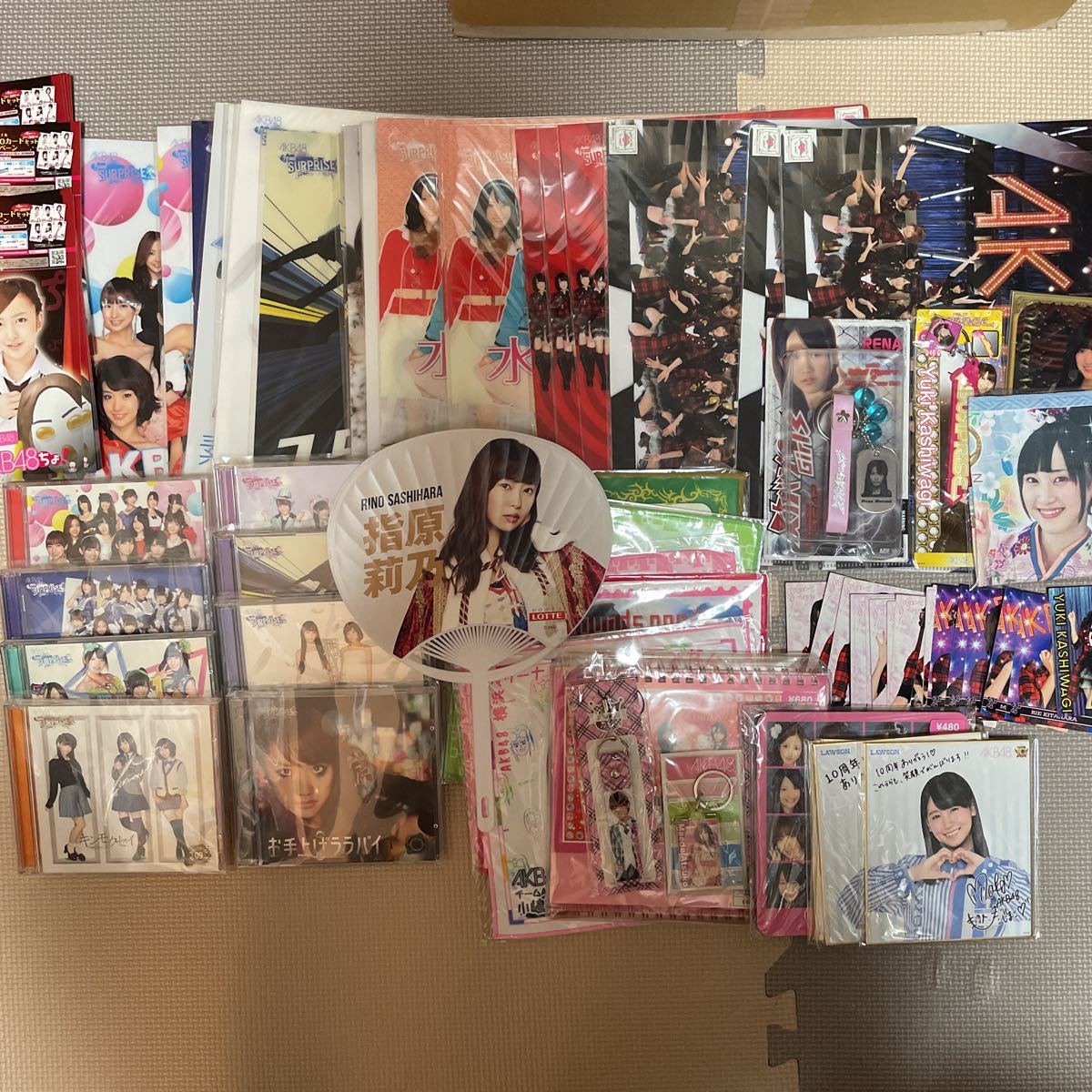 Yahoo!オークション - 引退 まとめ売り AKB48 チームサプライズ グッズ