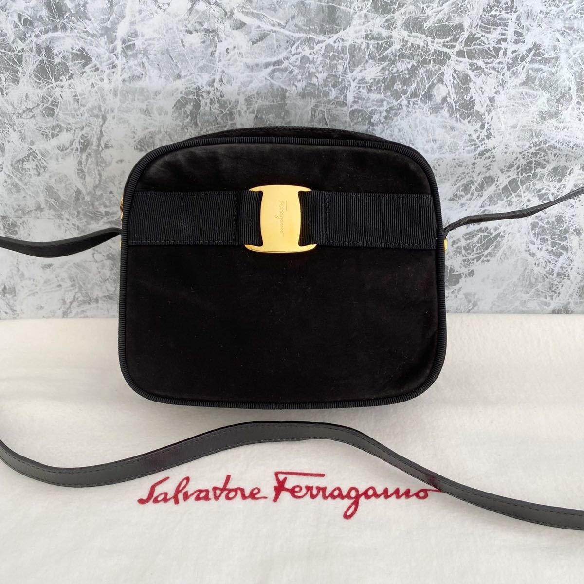 フェラガモ Ferragamo ショルダーバッグ ヴァラリボン スエード | nate