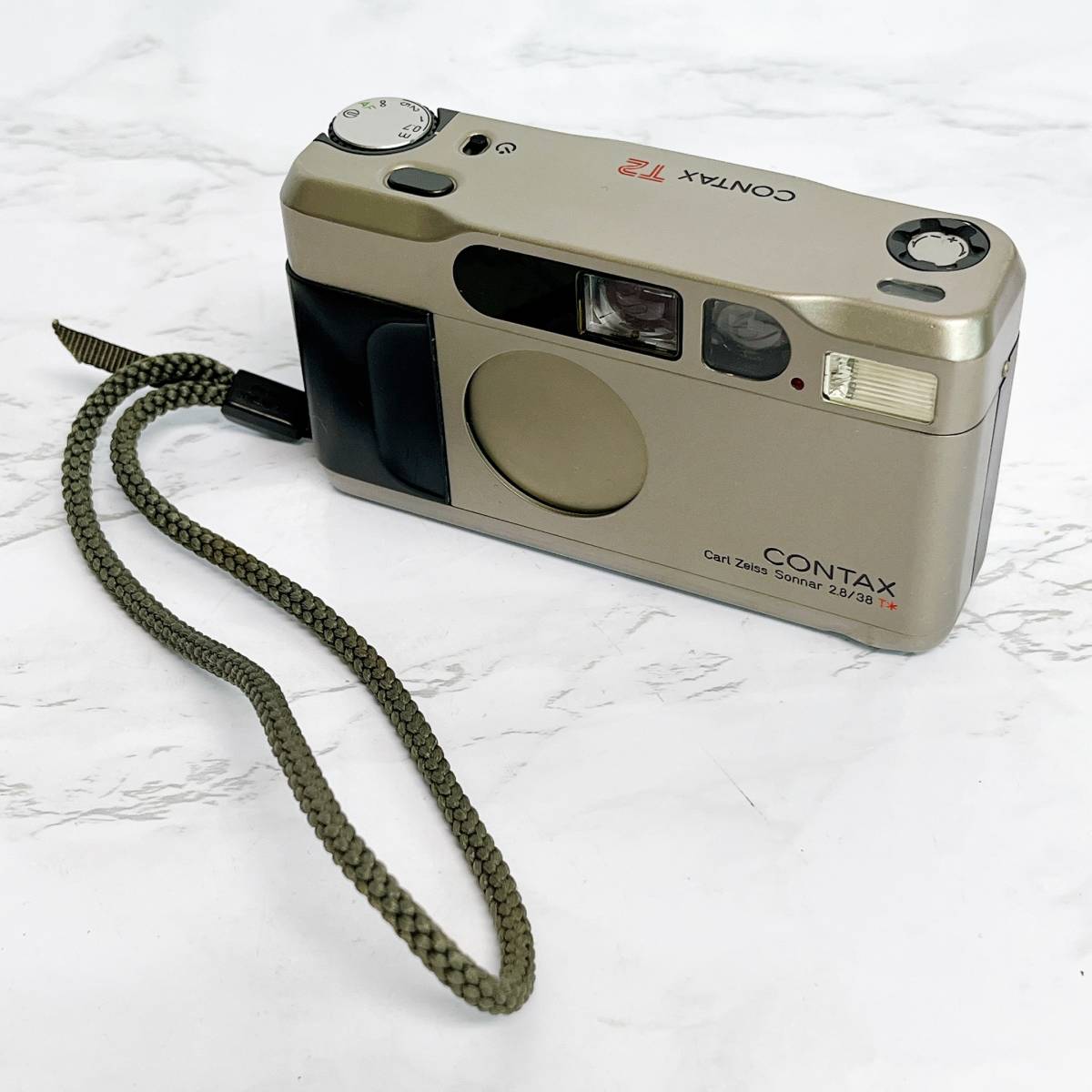 良品 CONTAX T2 コンタックス コンパクトフィルムカメラ チタン 純正ストラップ付き(Carl Zeiss Sonnar 2.8/38 T )動作未確認