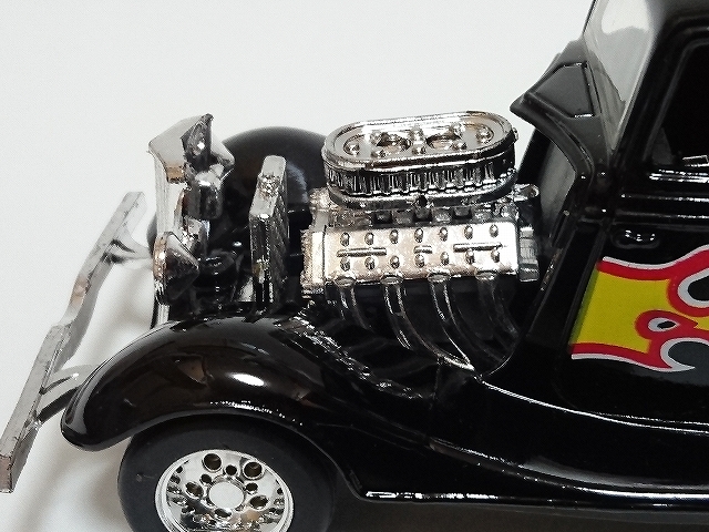 希少！1934フォード・セダン・ホットロッド【箱無・美品】マジョレット_雰囲気の良い精密なエンジンです。