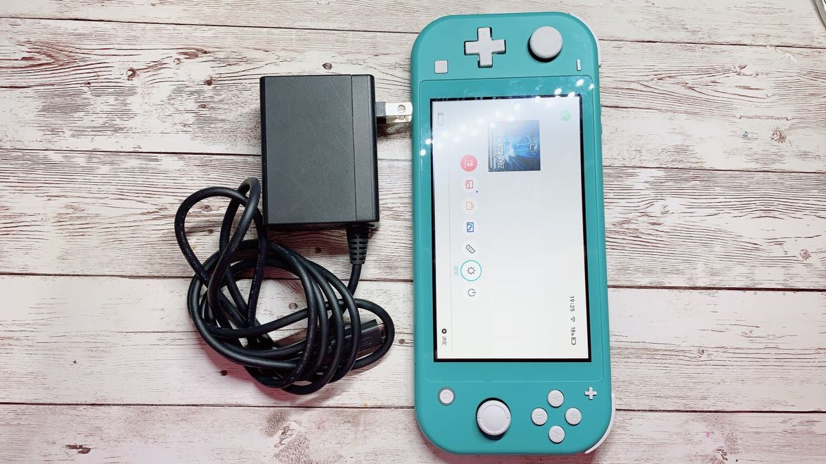 Nintendo Switch Lite ターコイズ 純正充電器付き Nintendo Switch Lite ターコイズ 純正充電器付き