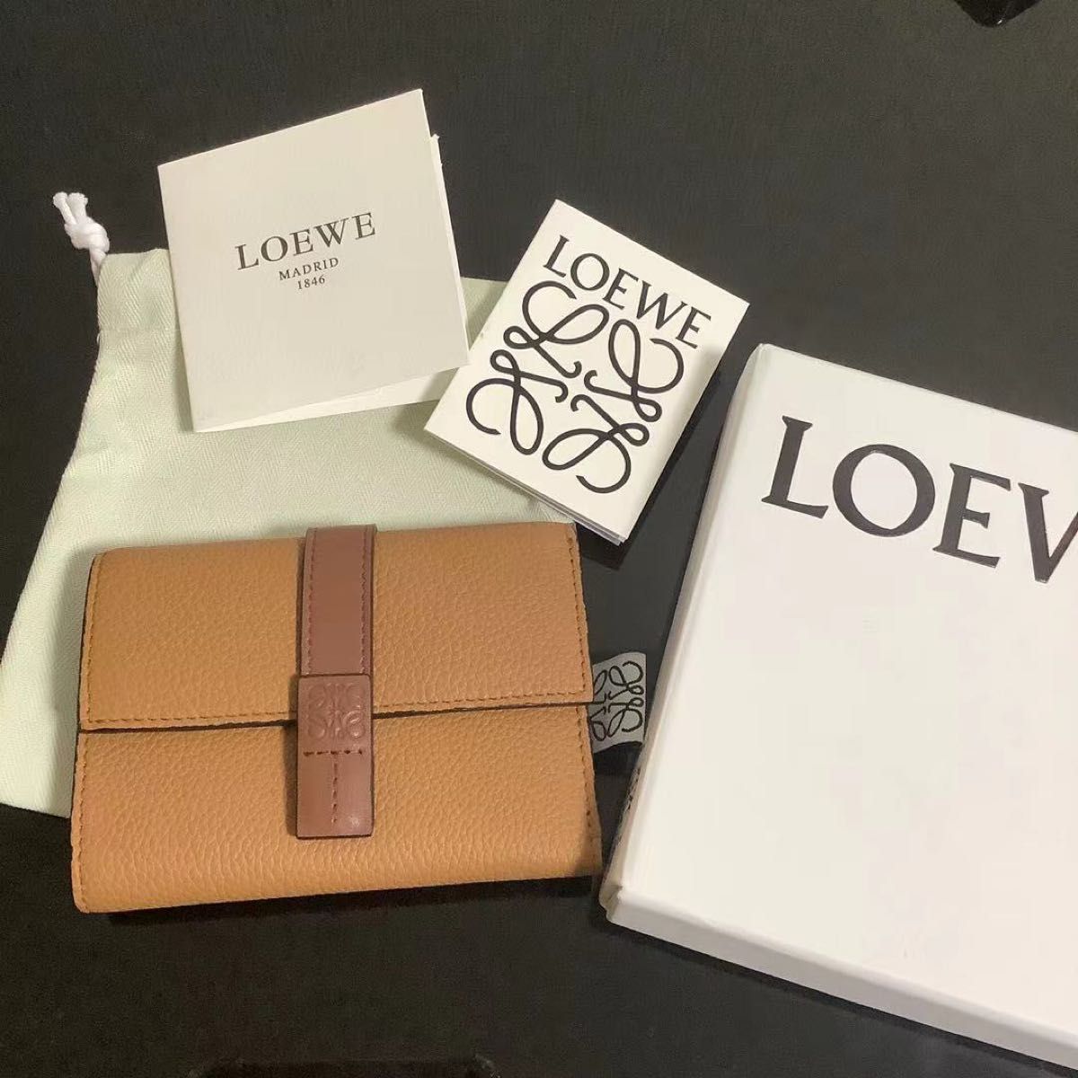 Loewe バーティカルウォレット ロエベ キャラメル 折り財布｜PayPayフリマ