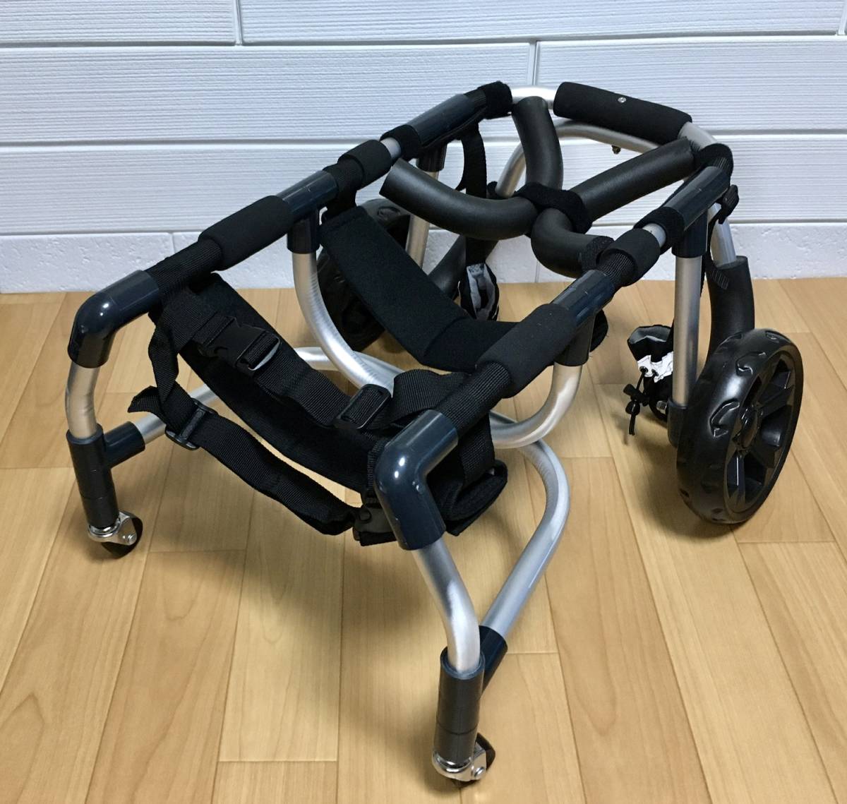 ○犬の車椅子 中型犬用4輪 9～18kg位 背高～45cm 歩行器 犬用車いす