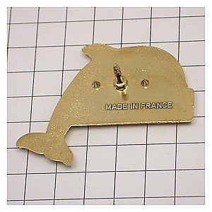  pin badge * dolphin . raw. living thing * France limitation pin z* rare . Vintage thing pin bachi