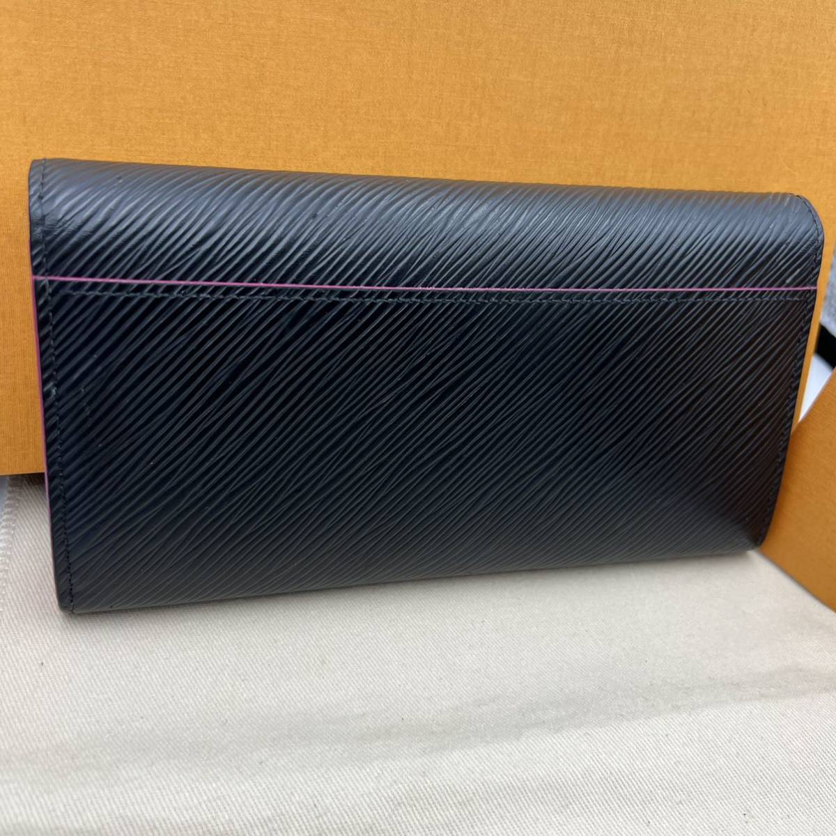 美品☆ルイヴィトン☆ポルトフォイユ サラ エピノワール ホットピンク
