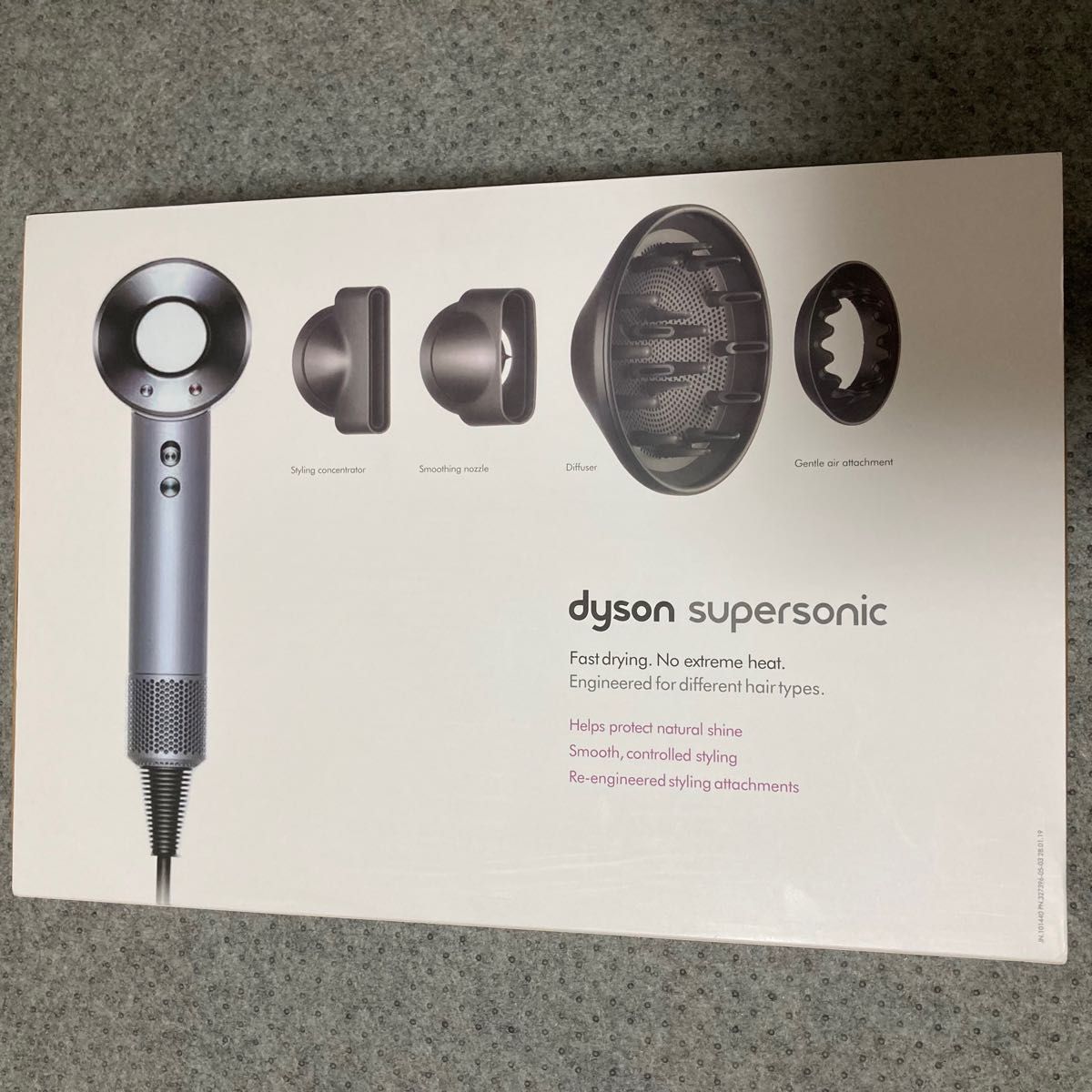 ダイソンのヘアドライヤー、Dyson Supersonic Ionic 未使用品 ホワイト シルバーカラー 人気色