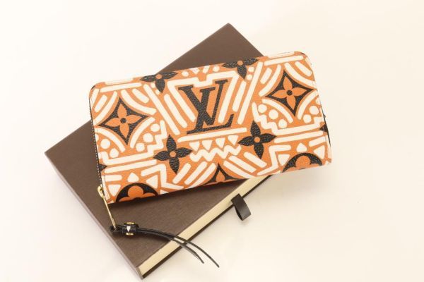 お中元 LOUIS VUITTON モノグラム グラフィティ ジッピーウォレット
