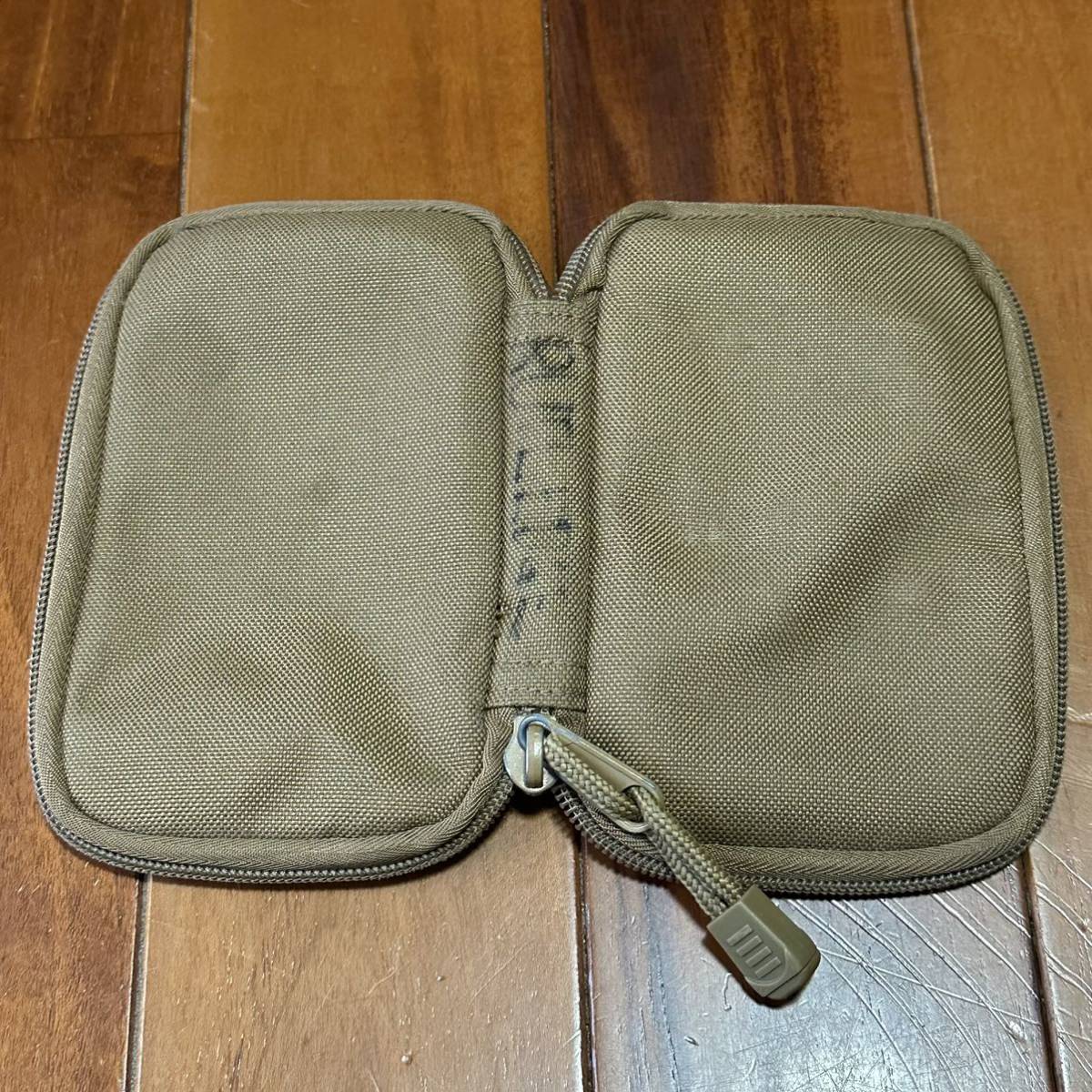 最大50%オフ! 沖縄 米軍放出品 MERCURY メモ帳 ノート ポーチ コヨーテ 便利 管理番号Y12 戦人 メモ帳 コヨーテ